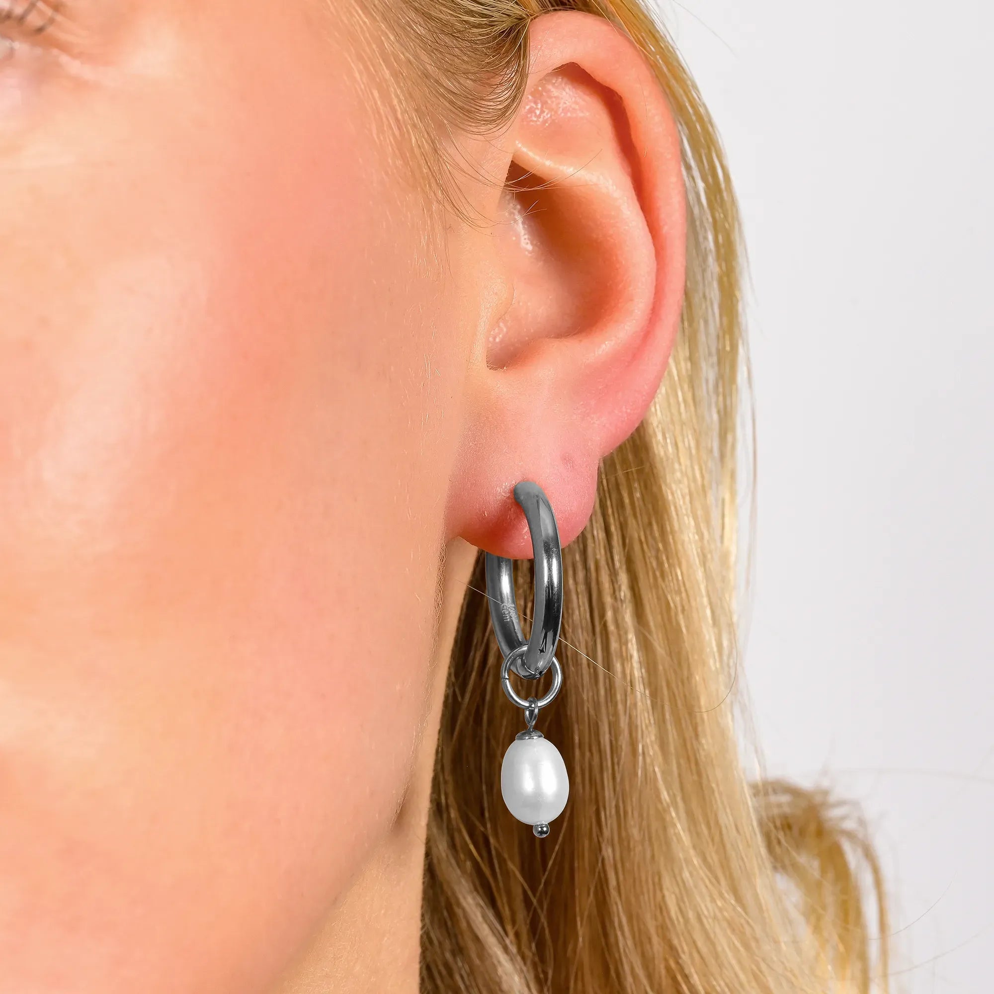 Creolen mit Perlenanhänger Niobe