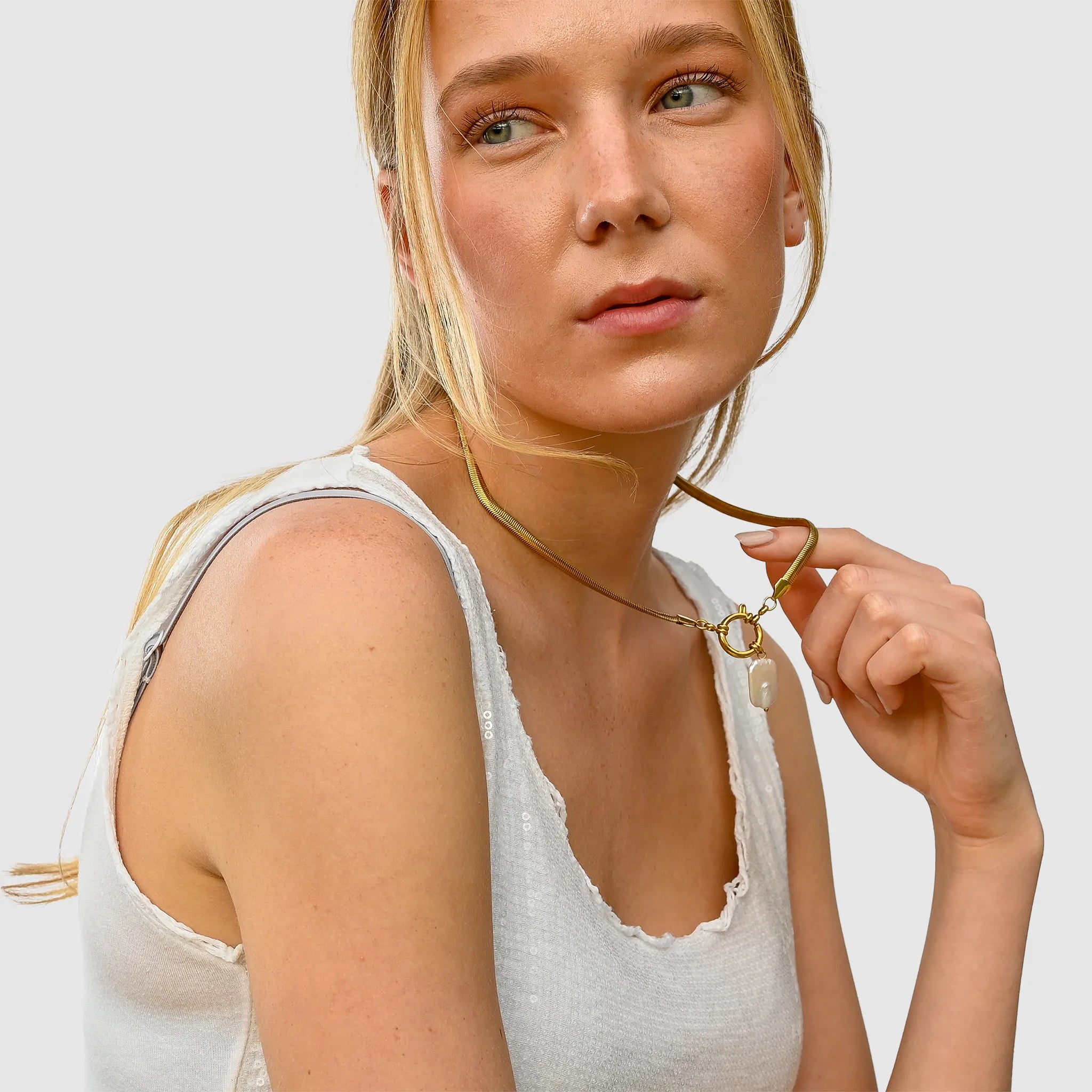 Wasserfeste Damen Perlenkette Halskette Gold. Aus Edelstahl, hypoallergen, färbt nicht ab, langlebig.