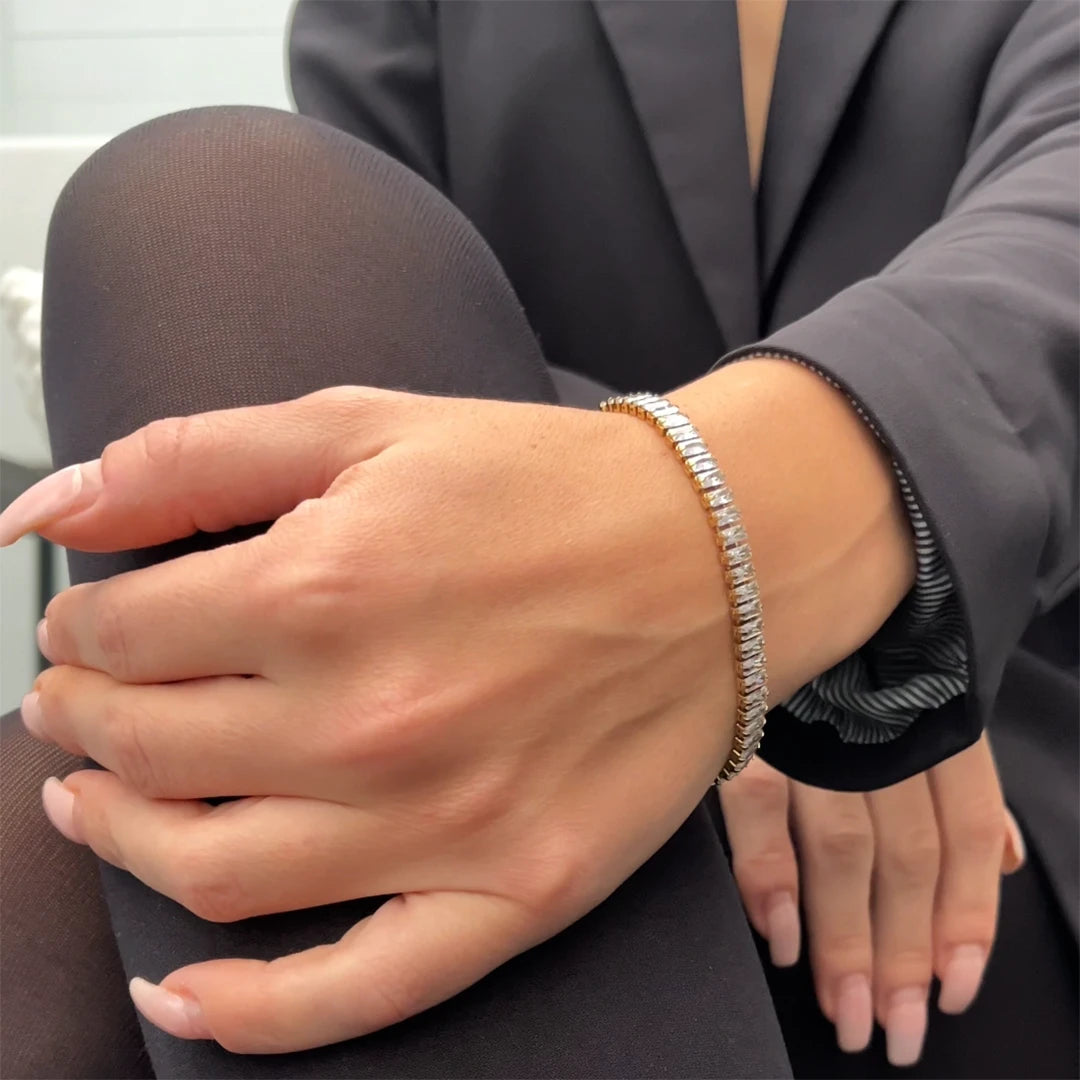 Gold Armband Damen Ilios Zirkonia Weiss am Model 1887Gem.