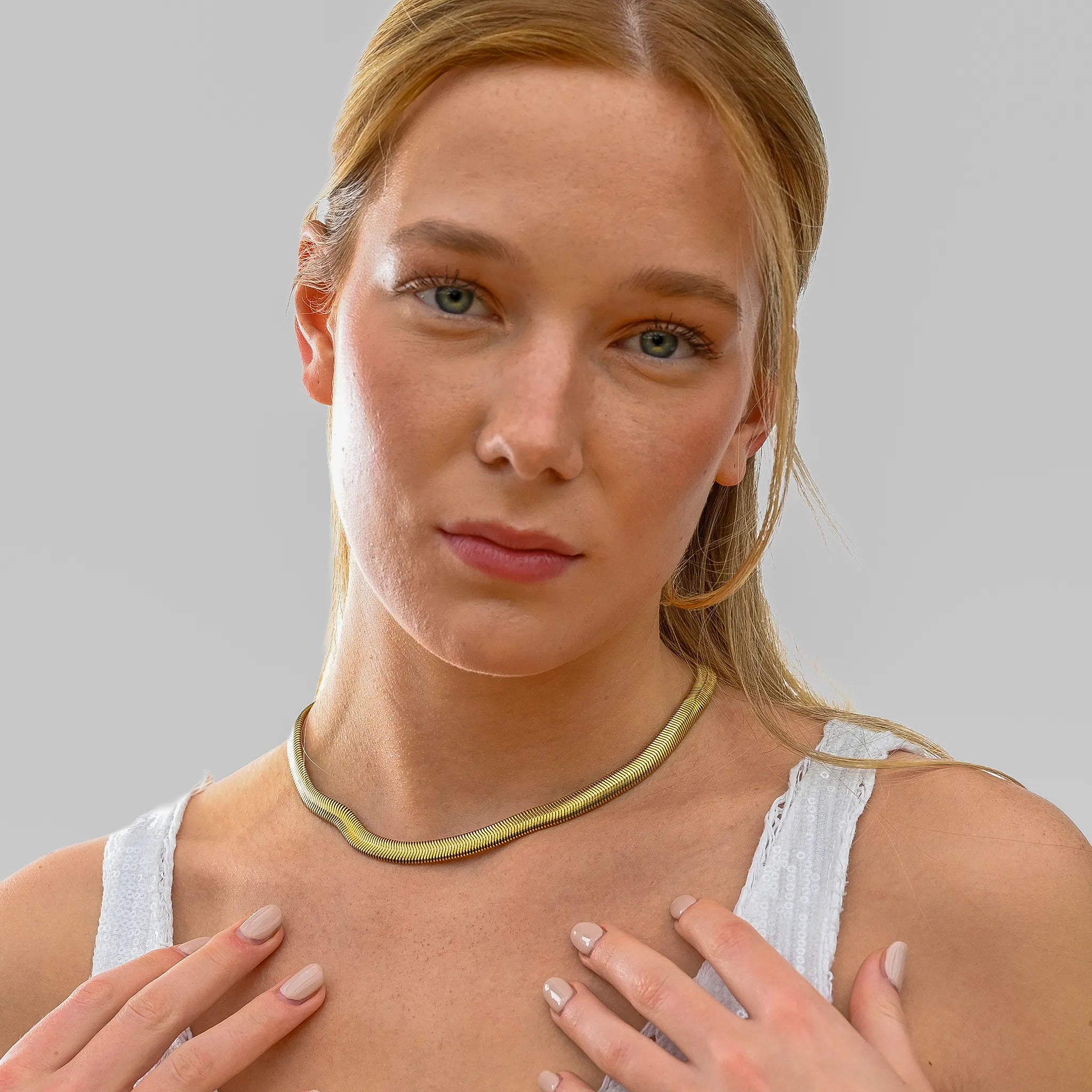 Damen Choker Gold in Edelstahl wasserfest. Chirurgenstahl ist hypoallergen, allergiefrei und farbecht.