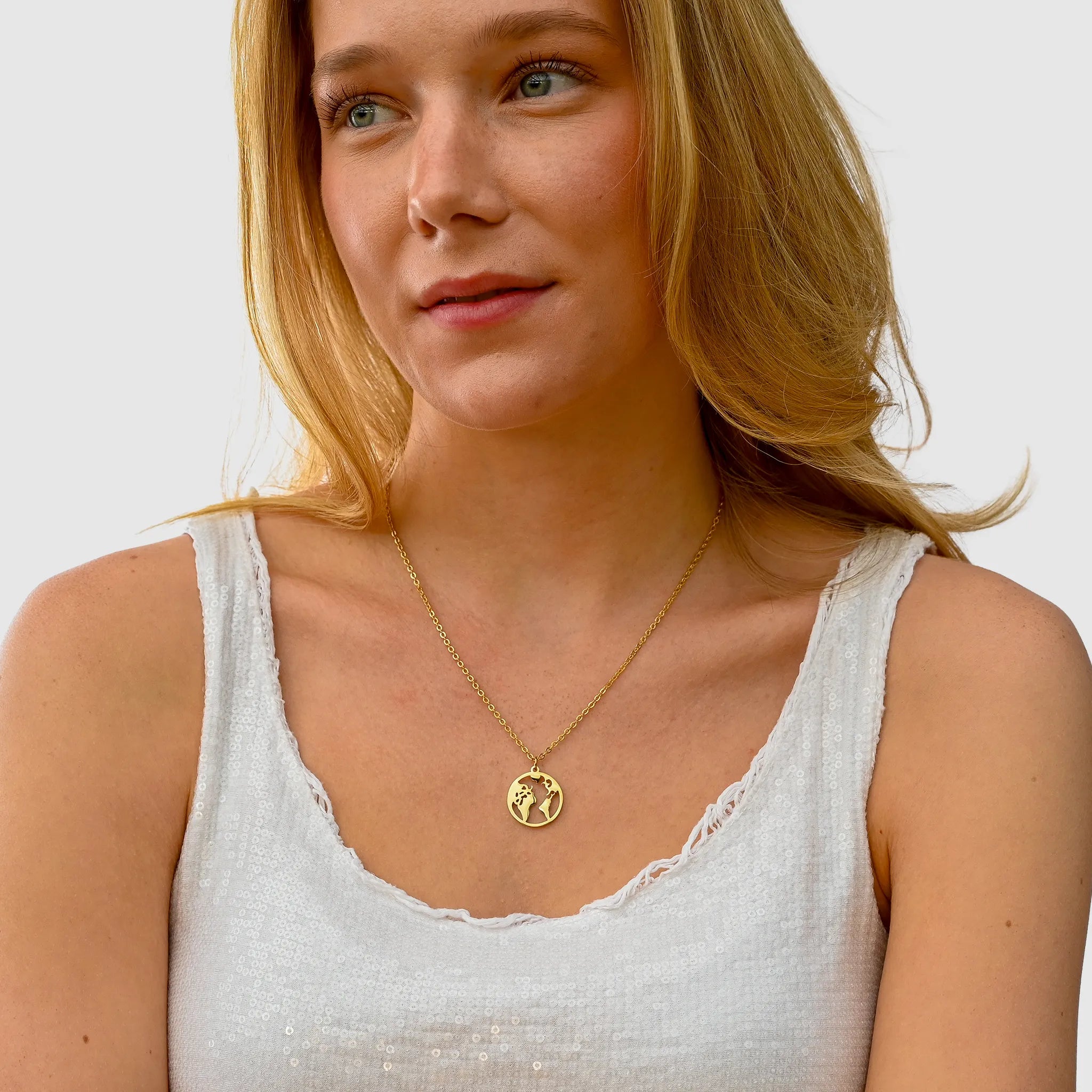 Wasserfeste Halskette Damen Gold mit World Map Globus Erdkugel aus Edelstahl.