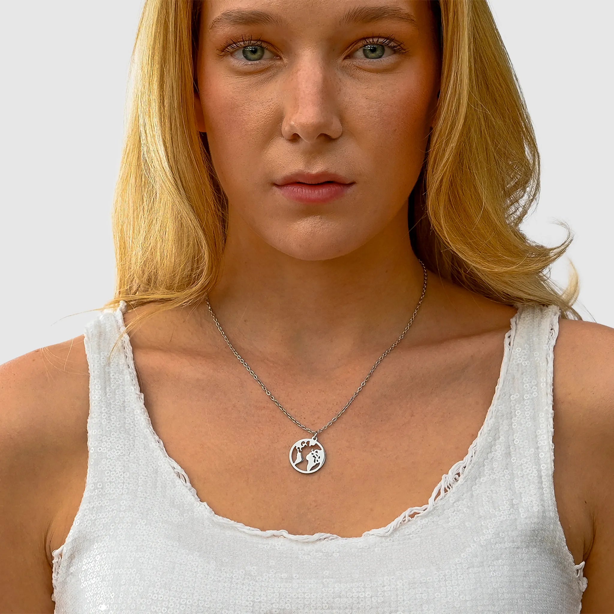 Wasserfeste Halskette Damen Silber mit World Map Globus Erdkugel Anhänger aus Edelstahl.