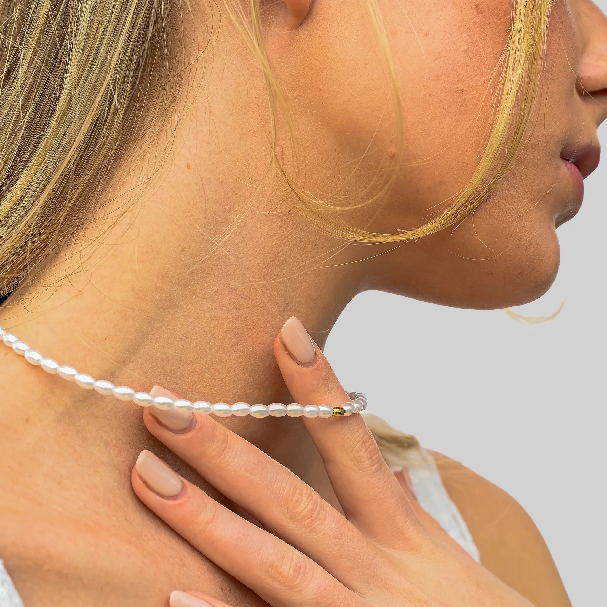 Perlenkette Damen aus 925 Sterling Silber in 18k vergoldet. Mit echten Zuchtperlen.