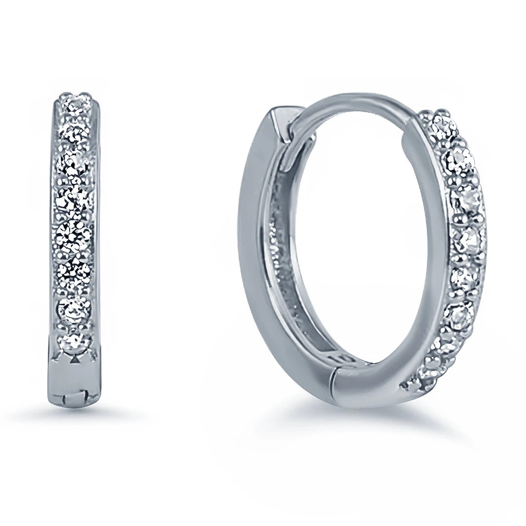 Silberohrringe mit CZ Steinchen.