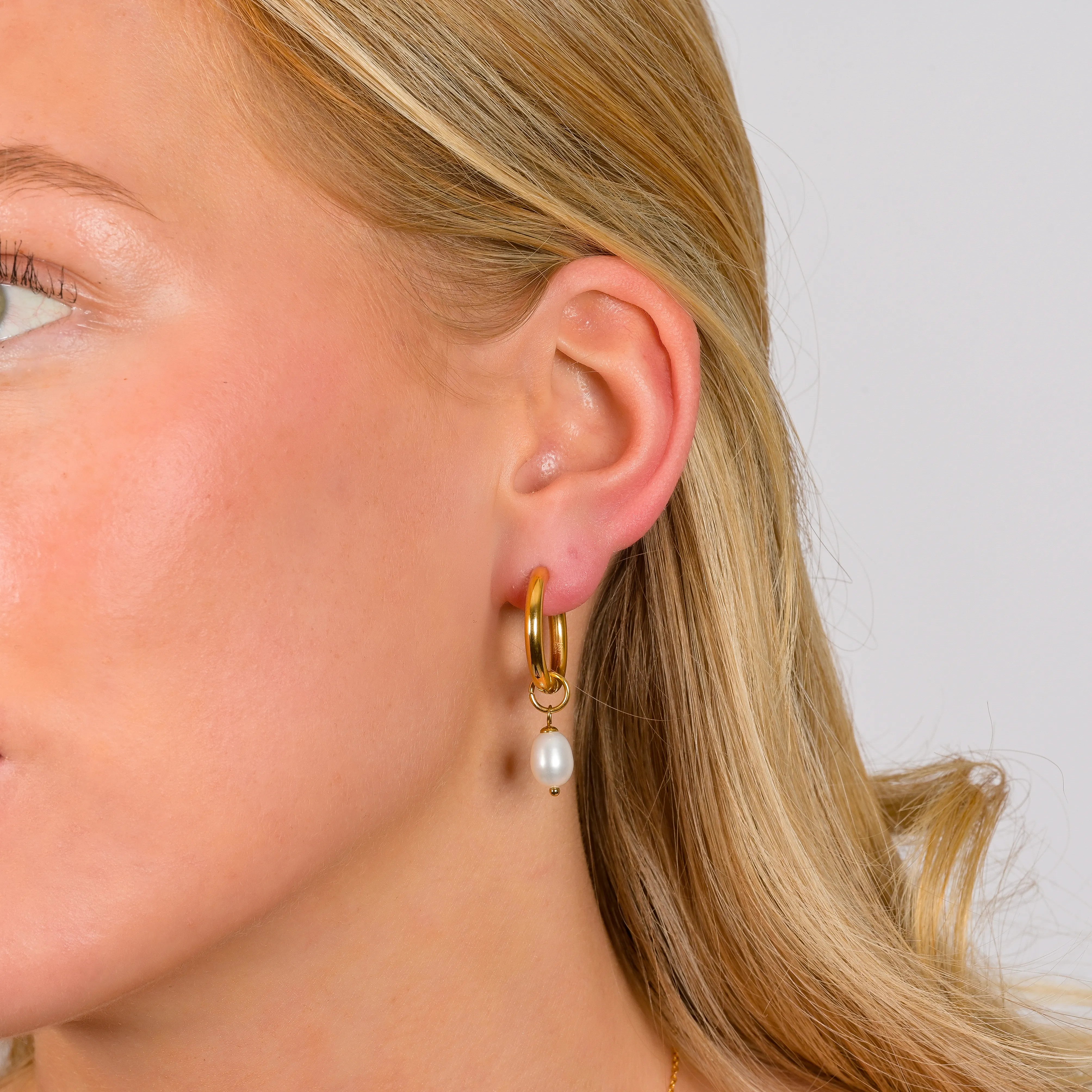 Creolen mit Perlenanhänger Niobe