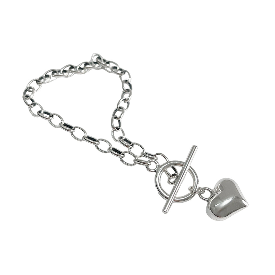 Ein Silber Armband mit einem Silber Herz Anhänger von dem Onlineshop 1887Gem.com