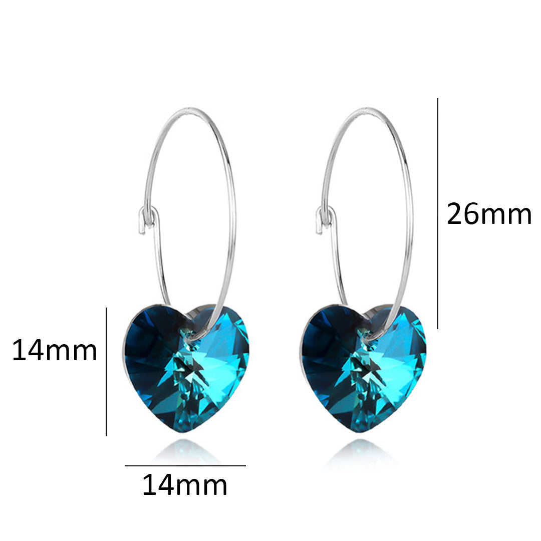 Swarovski Elements Ohrringe mit Silber und blauem Herz Anhänger und Bemassung.