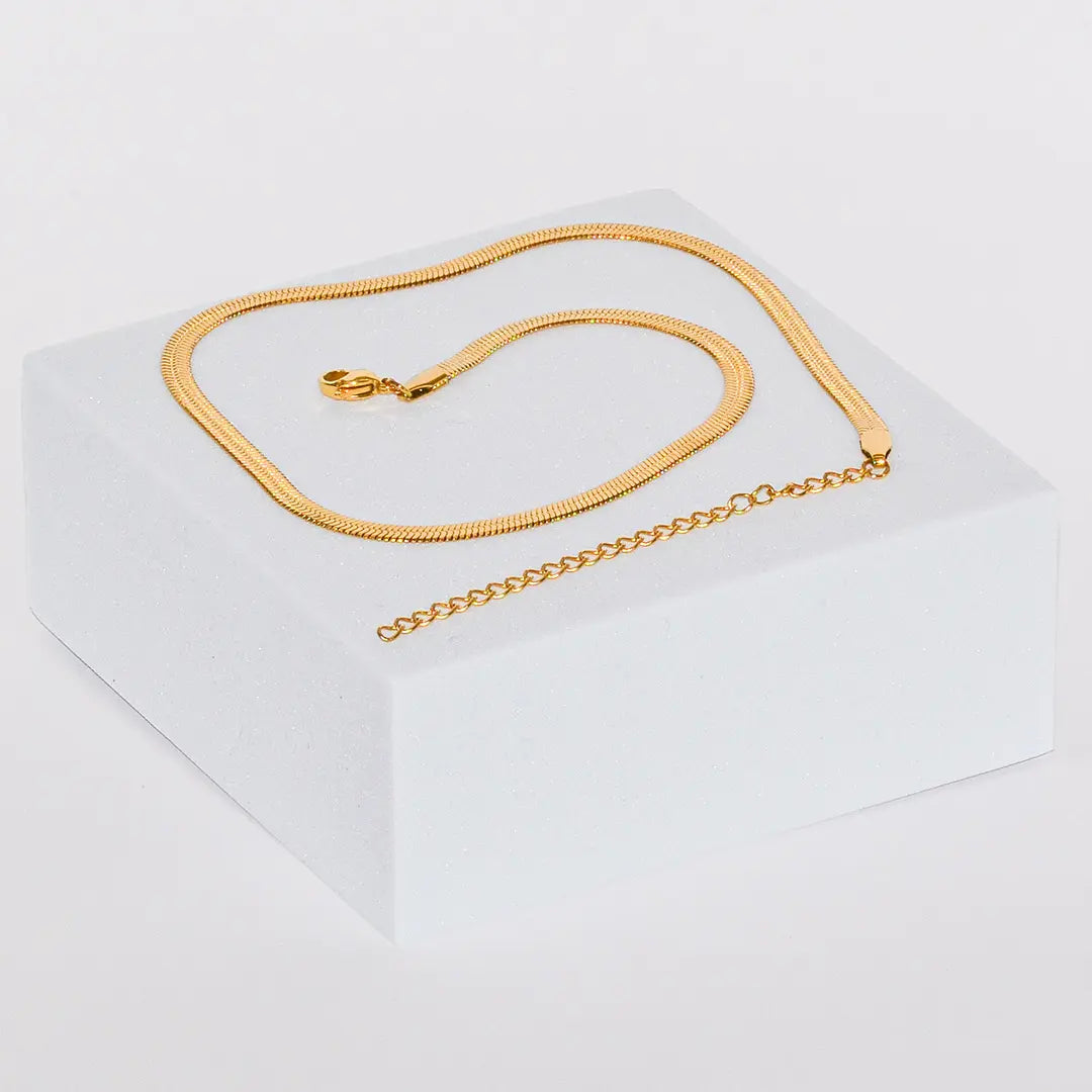 Wasserfester Schlangen Choker Gold für Damen.