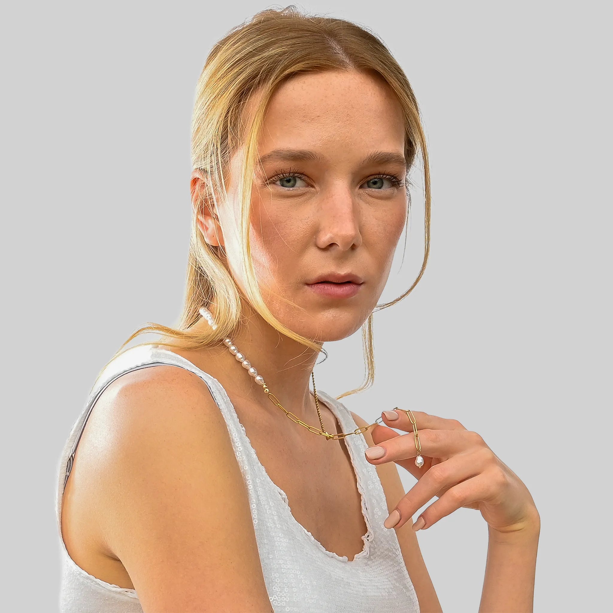 Y-Perlenkette Damen Gold aus  Edelstahl bzw. Chirurgenstahl. Wasserfest, färbt nicht ab.